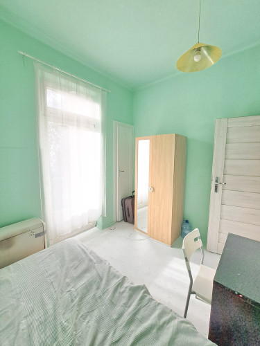 Cozy room with a balcony in the center - Gallery - 3