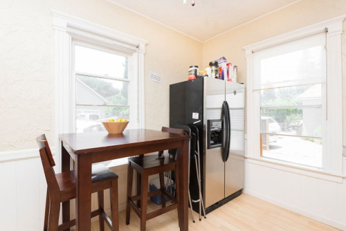 Spacious & Classic House w/ Workspace