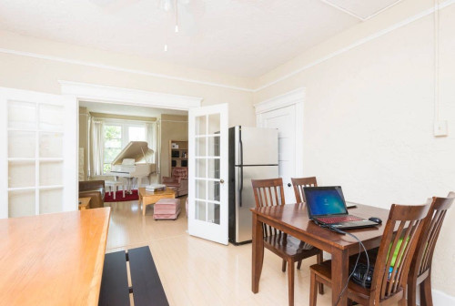 Spacious & Classic House w/ Workspace