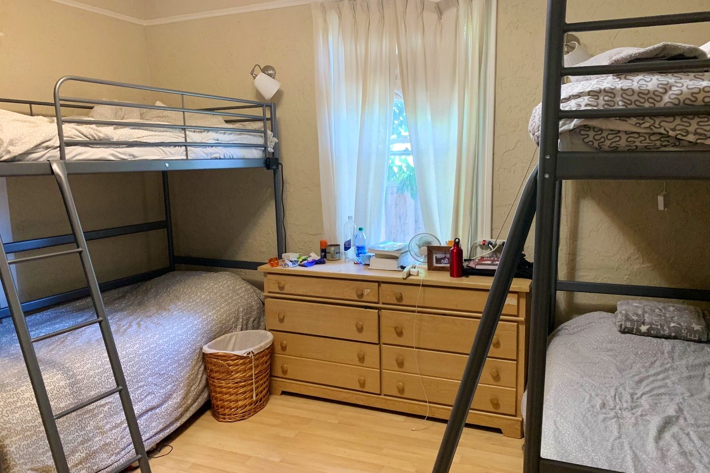  Bed In A 4-Bed Male Only Room  -  Spacious & Classic House w/ Workspace  - Gallery -  3