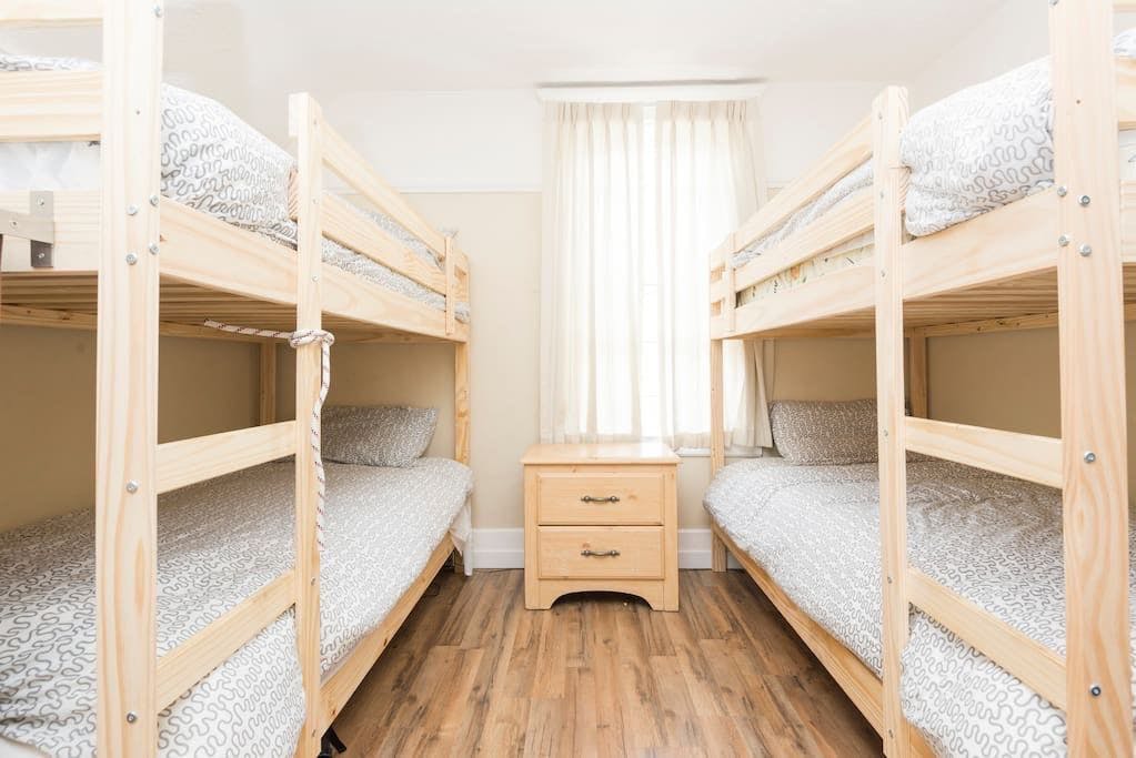  Bed In A 4-Bed Male Only Room  -  Spacious & Classic House w/ Workspace  - Gallery -  5