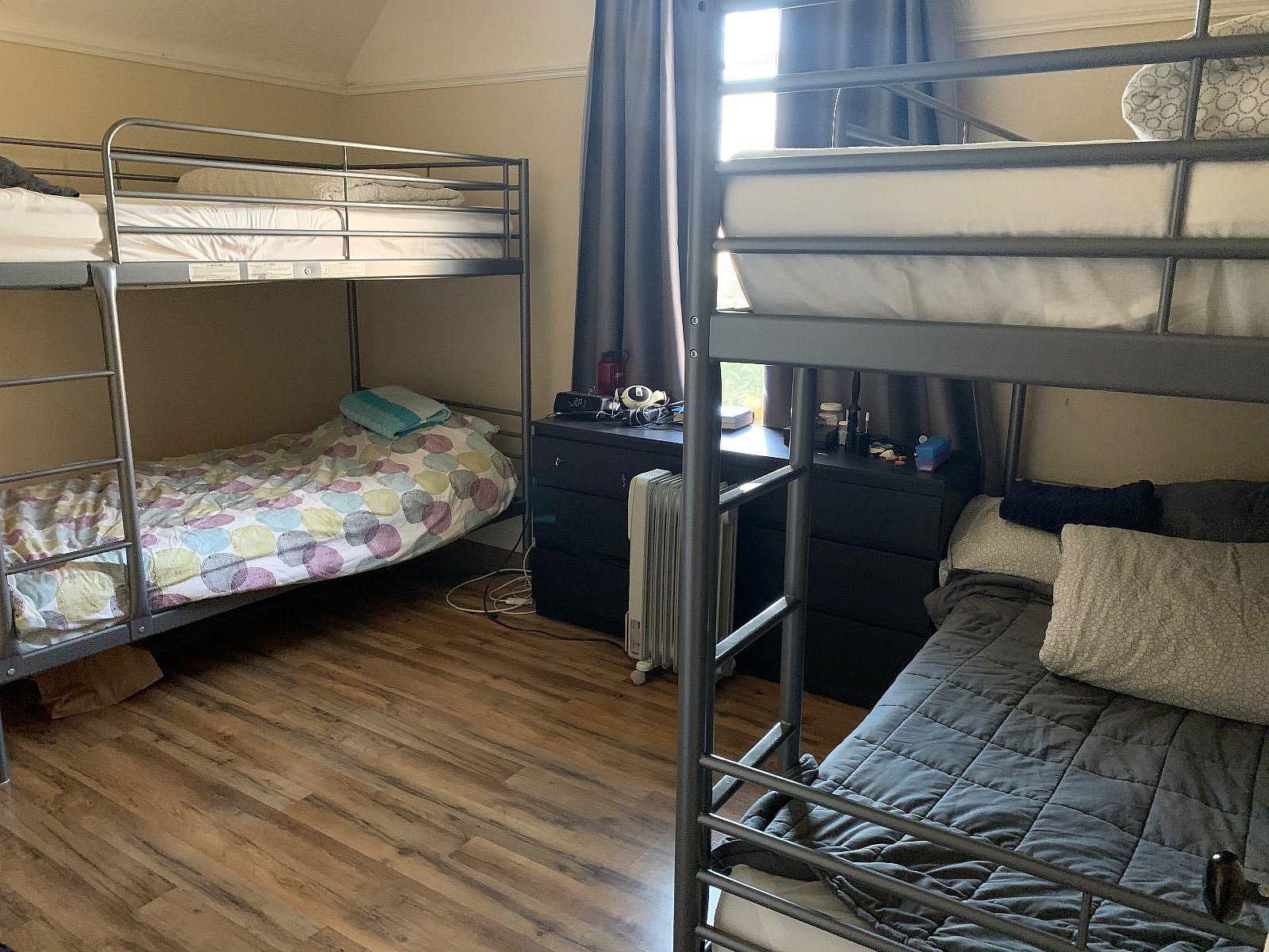  Bed In A 4-Bed Male Only Room  -  Spacious & Classic House w/ Workspace  - Gallery -  15