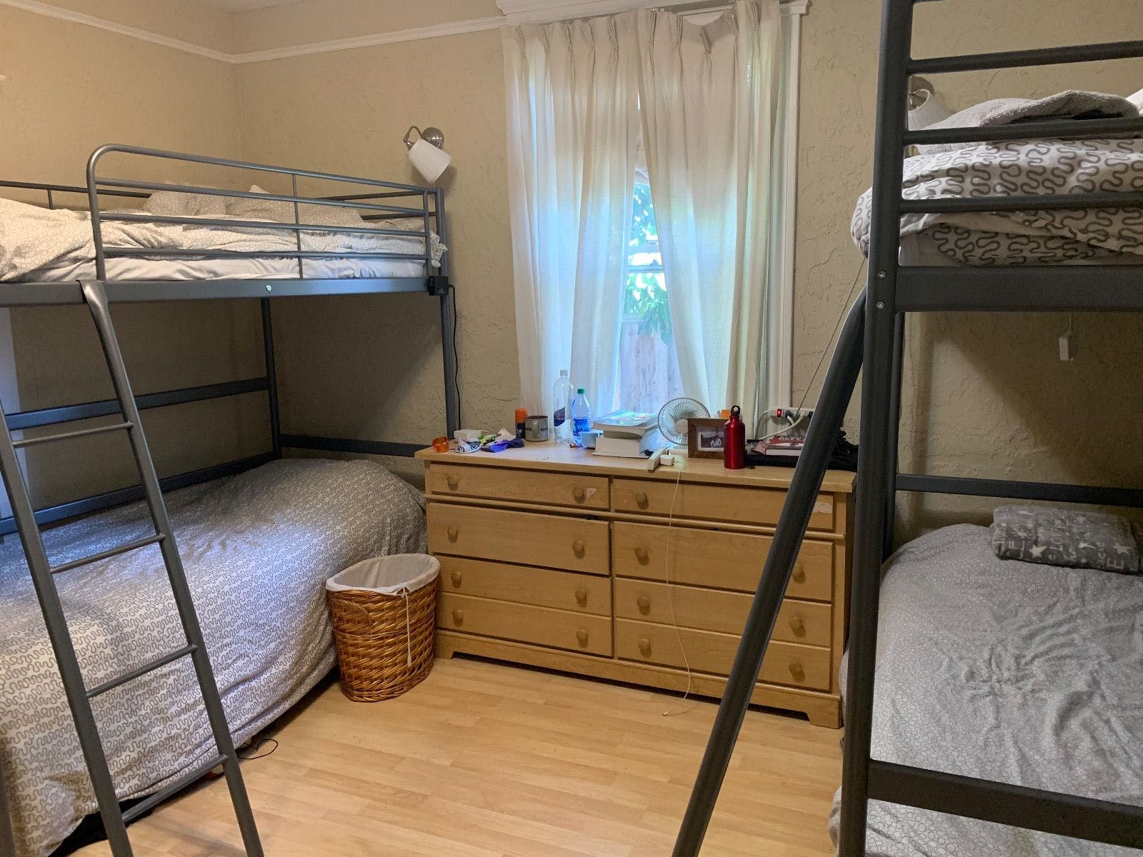 Bed In A 4-Bed Male Only Room  -  Spacious & Classic House w/ Workspace  - Gallery -  6