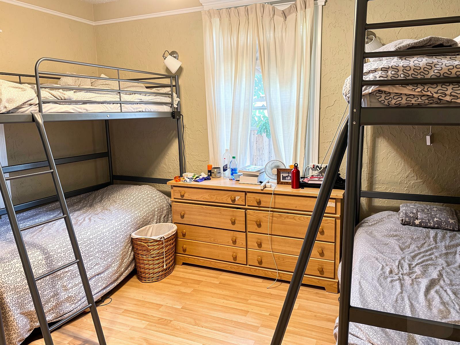  Bed In A 4-Bed Male Only Room  -  Spacious & Classic House w/ Workspace  - Gallery -  17