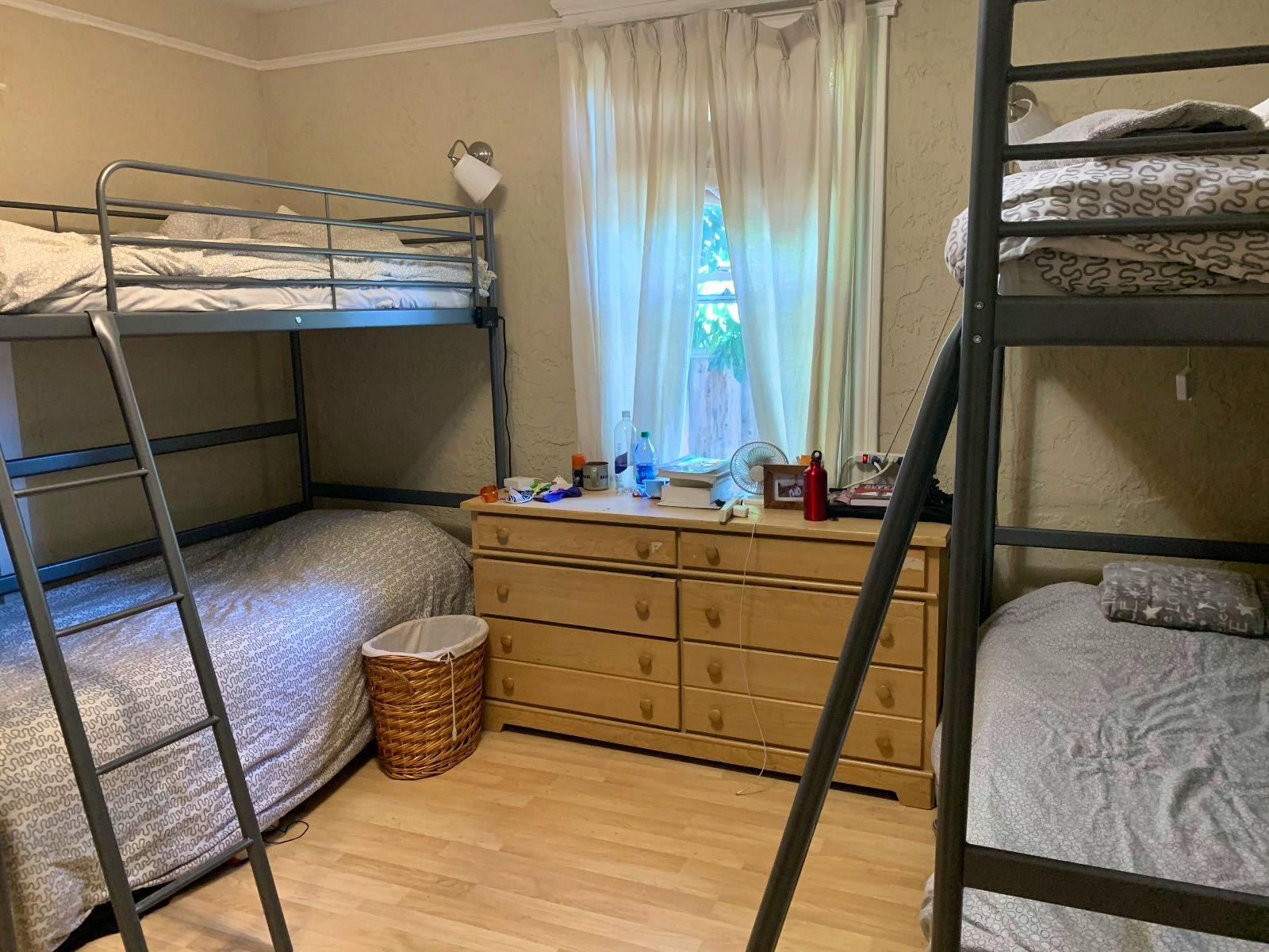  Bed In A 4-Bed Male Only Room  -  Spacious & Classic House w/ Workspace  - Gallery -  8