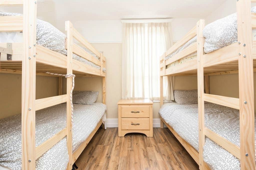  Bed In A 4-Bed Male Only Room  -  Spacious & Classic House w/ Workspace  - Gallery -  1