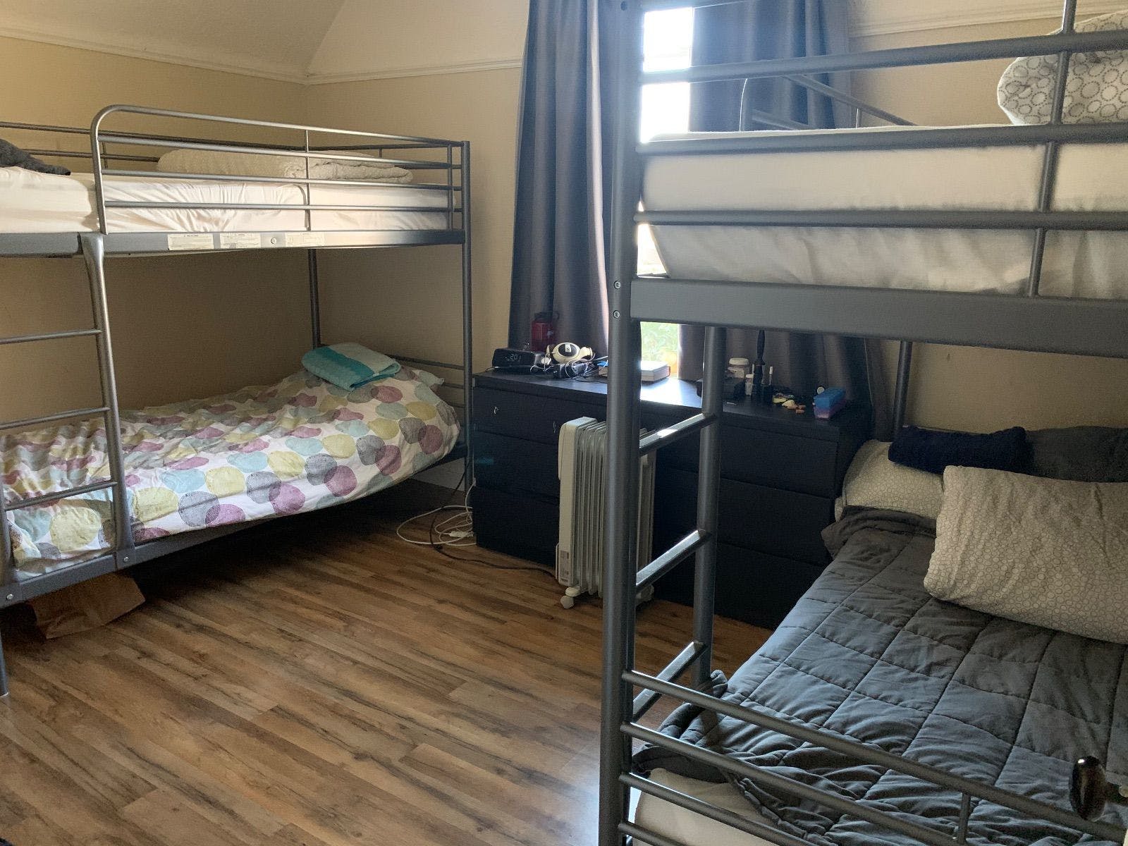  Bed In A 4-Bed Male Only Room  -  Spacious & Classic House w/ Workspace  - Gallery -  7