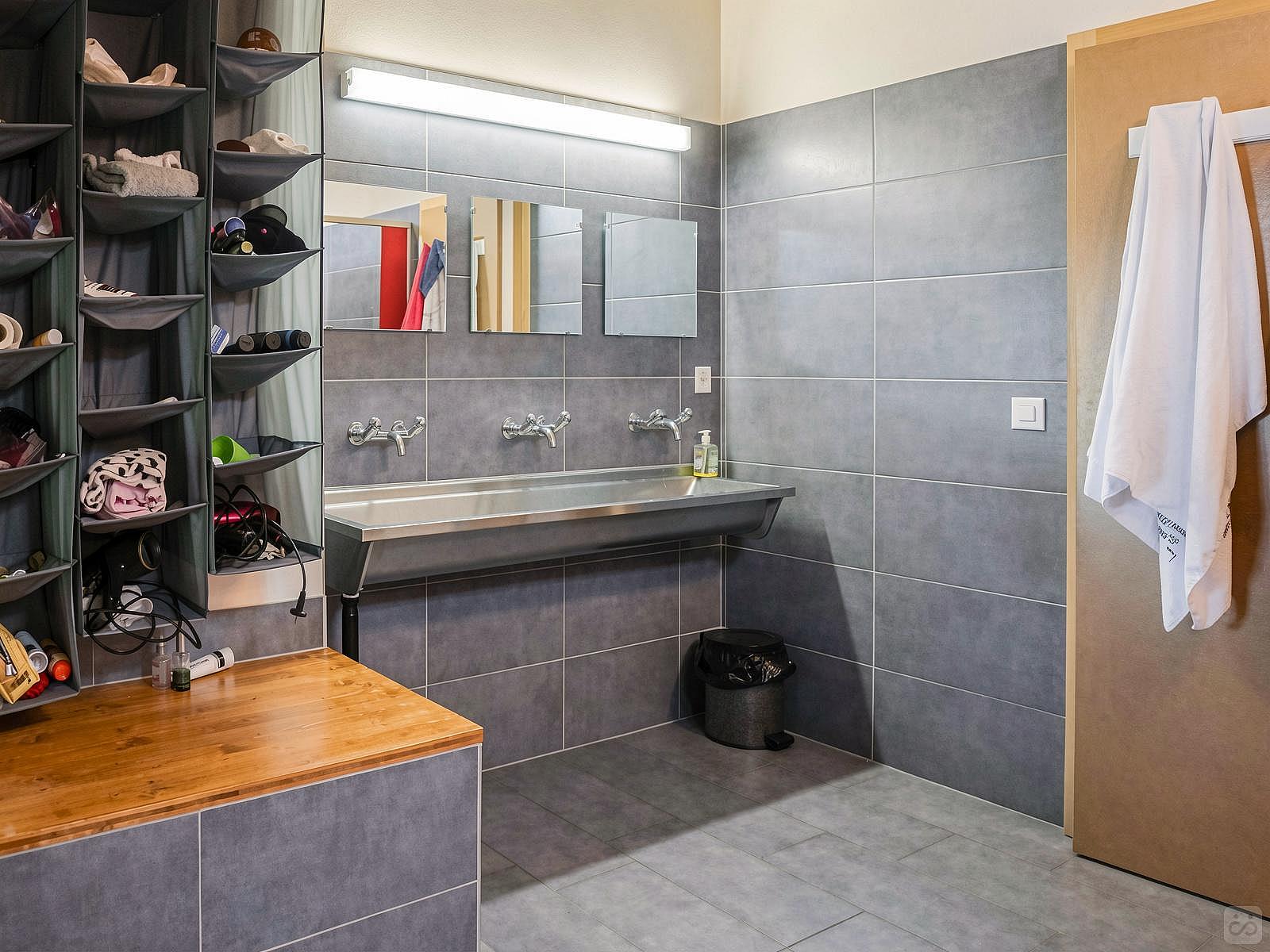 Bed In A 4-Bed Mixed Gender Room - Cozy Chalet Overlooking the Alps w/ Garden + Coworking - Gallery - 27