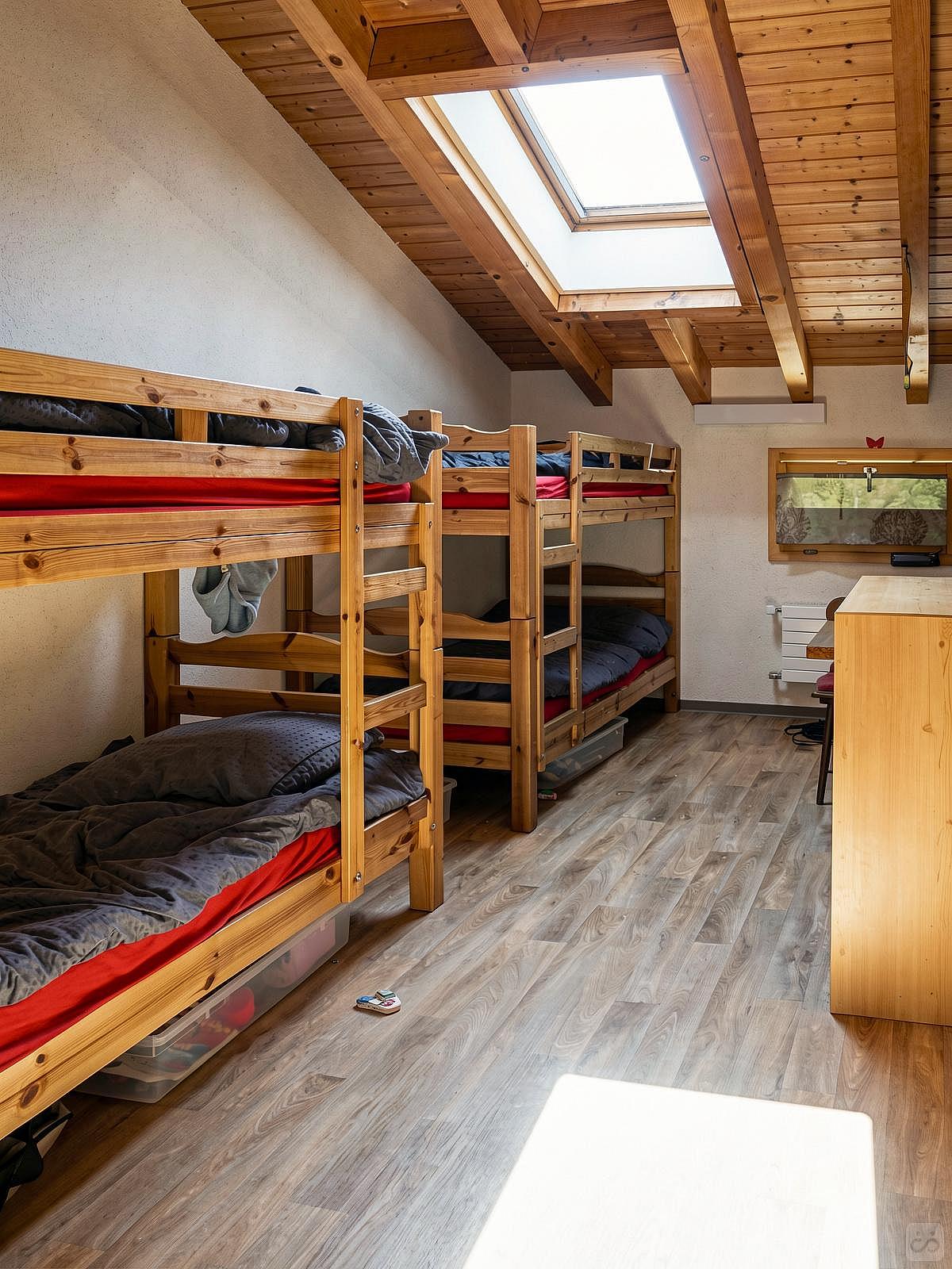  Bed In A 4-Bed Mixed Gender Room  -  Cozy Chalet Overlooking the Alps w/ Garden + Coworking  - Gallery -  36
