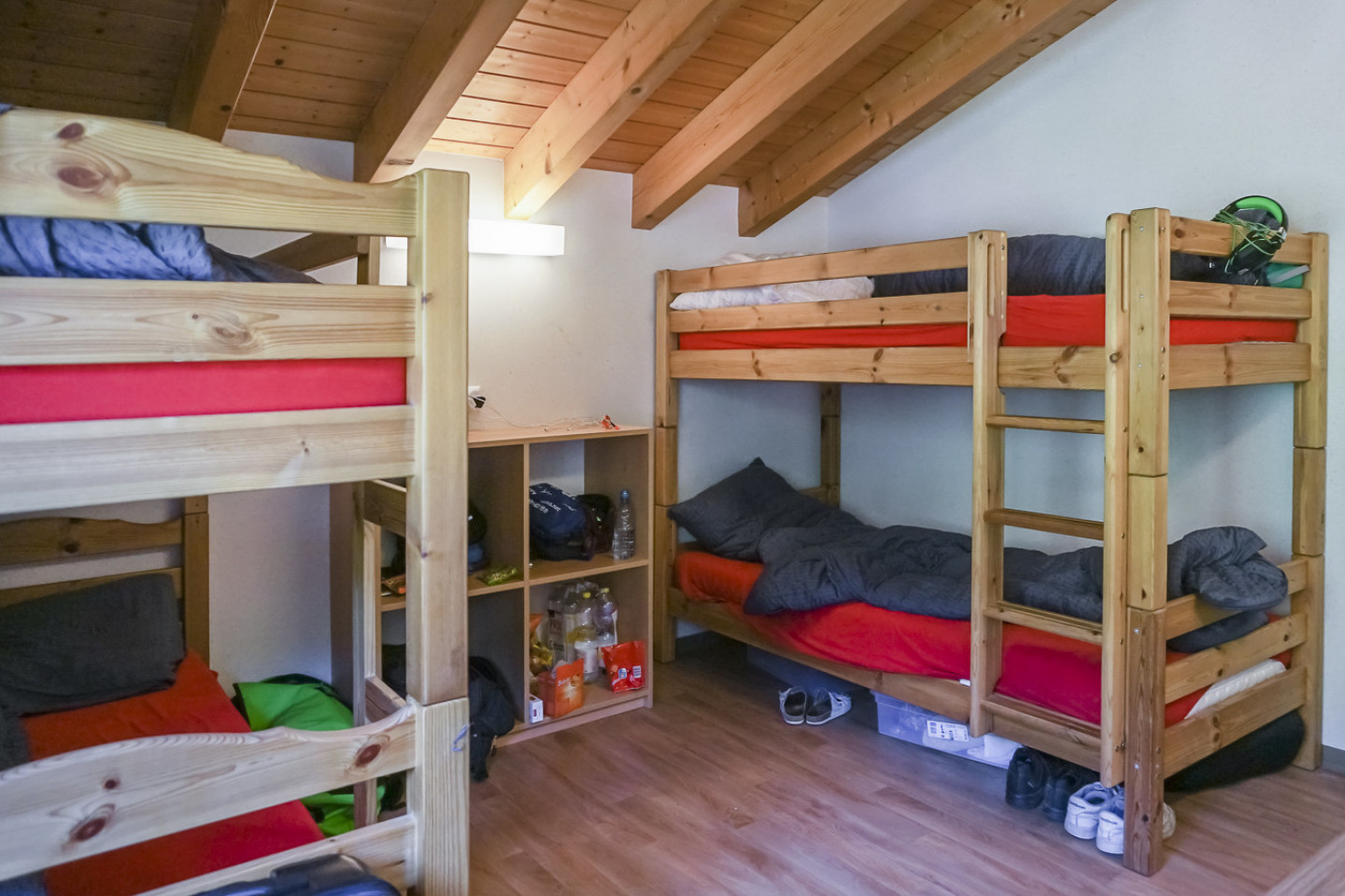 Bed In A 4-Bed Mixed Gender Room - Cozy Chalet Overlooking the Alps w/ Garden + Coworking - Gallery - 10