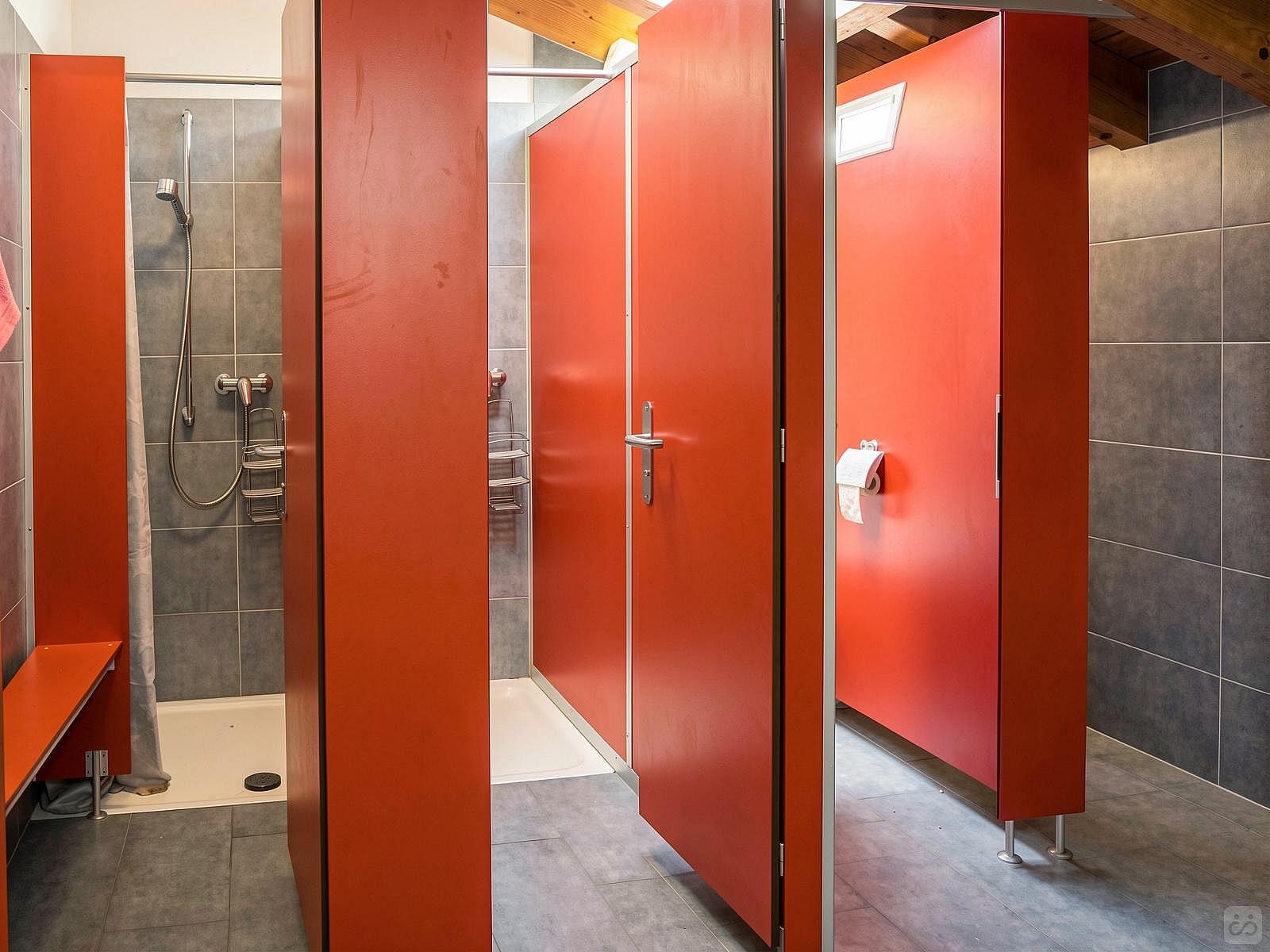 Bed In A 4-Bed Mixed Gender Room - Cozy Chalet Overlooking the Alps w/ Garden + Coworking - Gallery - 28