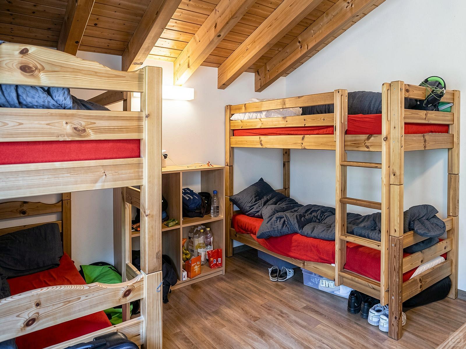 Bed In A 4-Bed Mixed Gender Room - Cozy Chalet Overlooking the Alps w/ Garden + Coworking - Gallery - 29