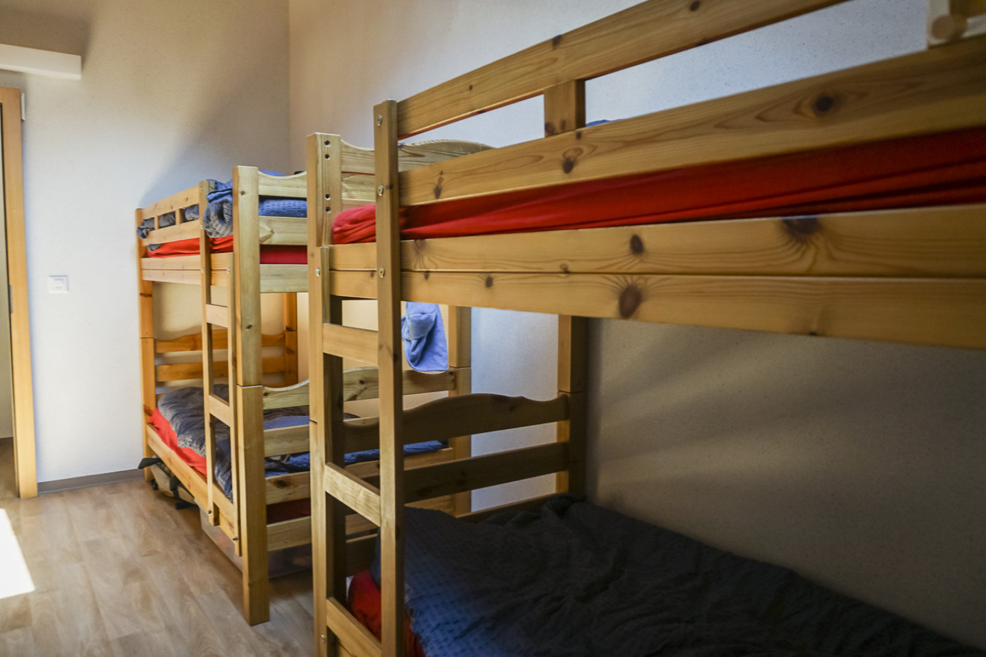  Bed In A 4-Bed Mixed Gender Room  -  Cozy Chalet Overlooking the Alps w/ Garden + Coworking  - Gallery -  11