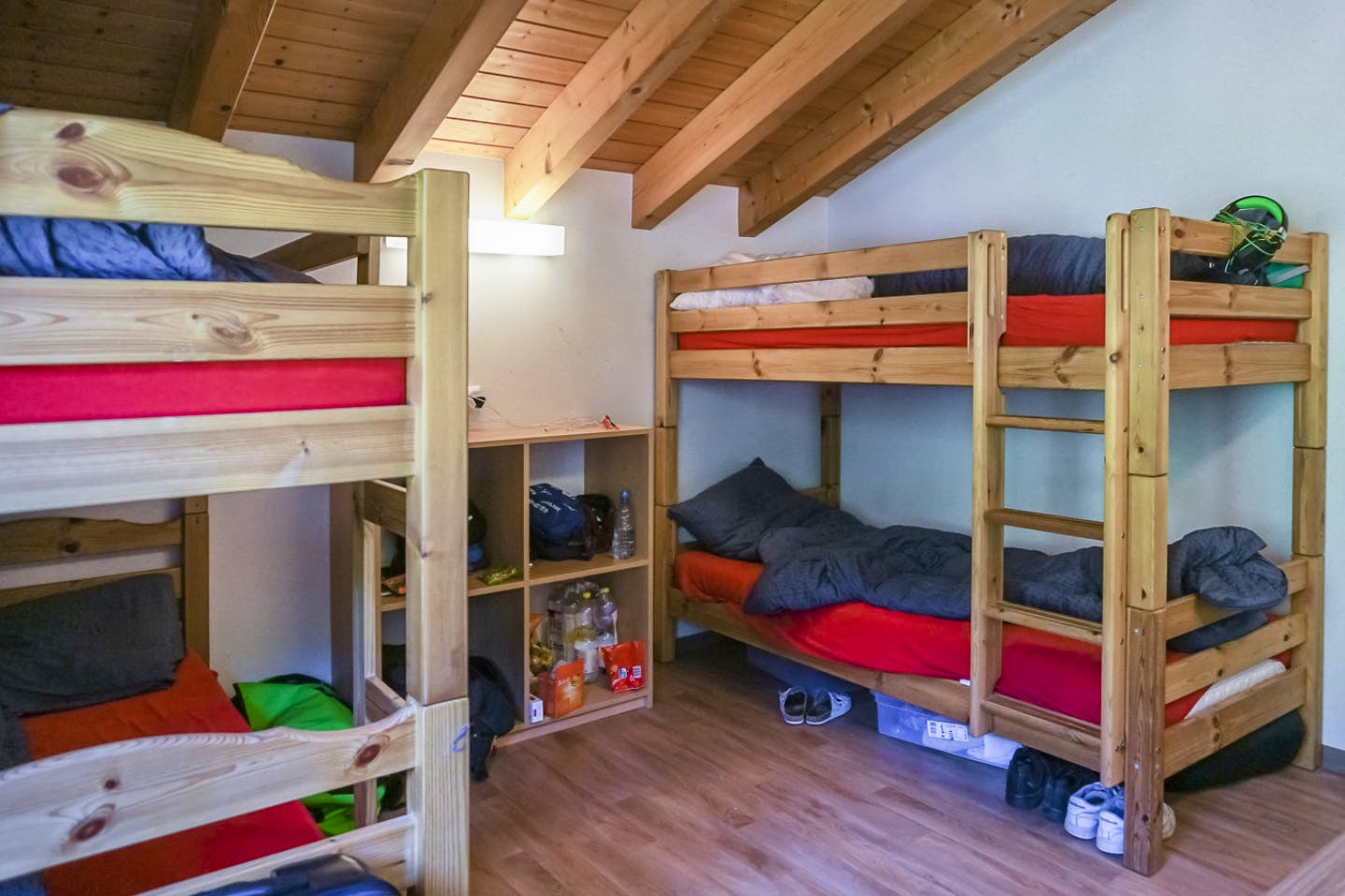 Bed In A 4-Bed Mixed Gender Room - Cozy Chalet Overlooking the Alps w/ Garden + Coworking - Gallery - 16