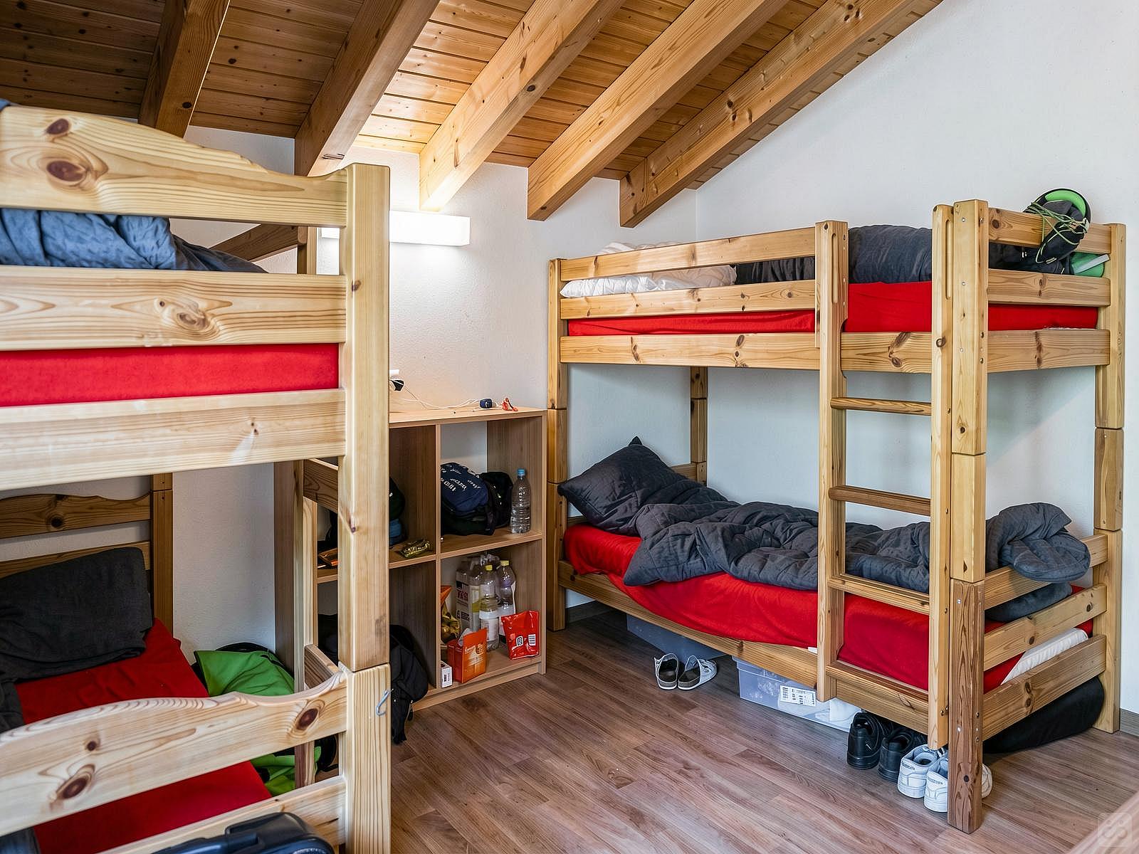 Bed In A 6-Bed Gender Separated Room - Cozy Chalet Overlooking the Alps w/ Garden + Coworking - Gallery - 8