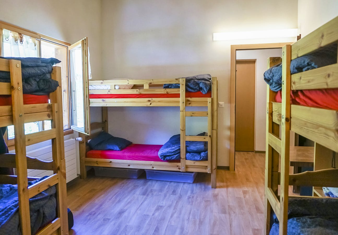  Bed In A 6-Bed Gender Separated Room  -  Cozy Chalet Overlooking the Alps w/ Garden + Coworking  - Gallery -  23