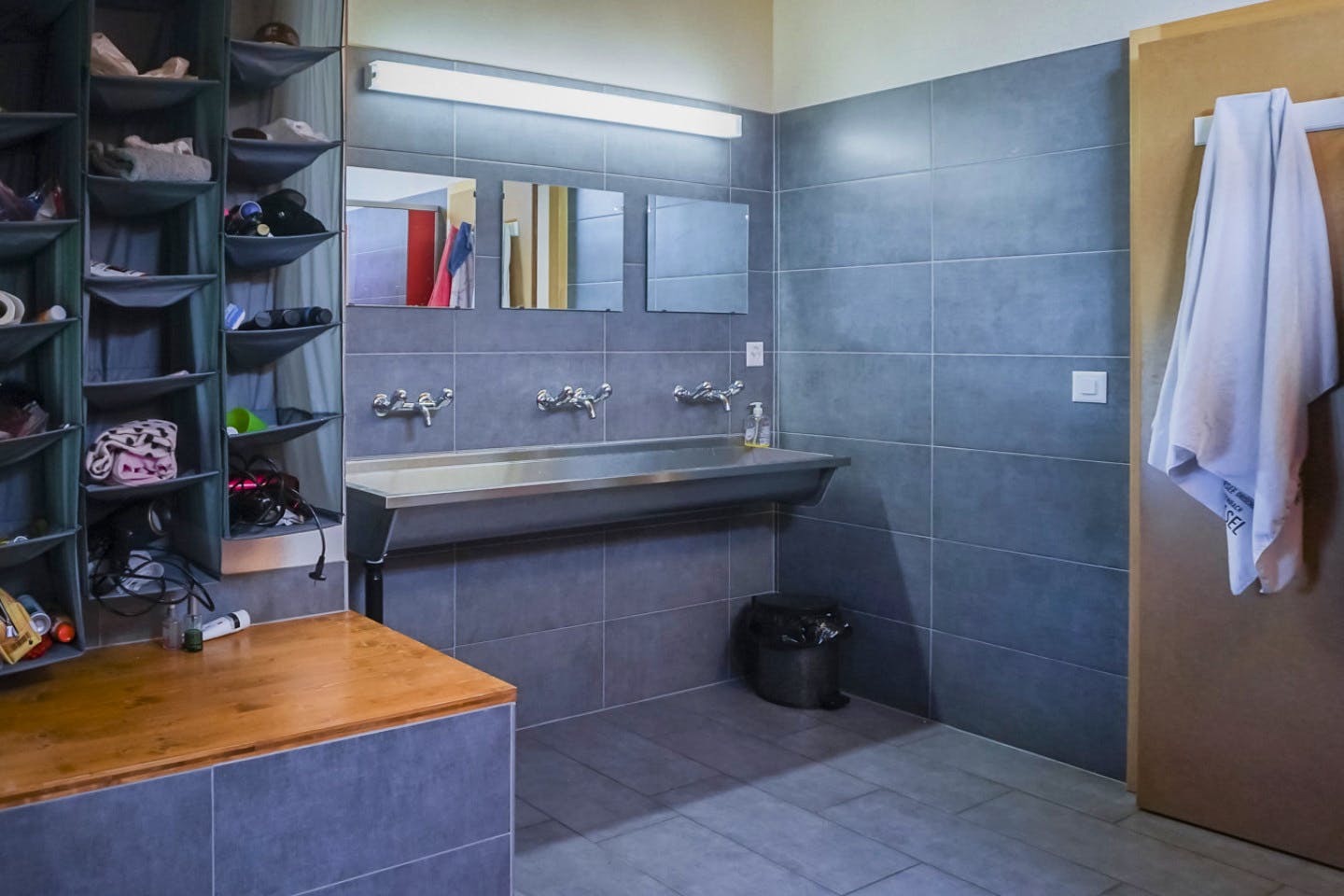 Bed In A 6-Bed Gender Separated Room - Cozy Chalet Overlooking the Alps w/ Garden + Coworking - Gallery - 20