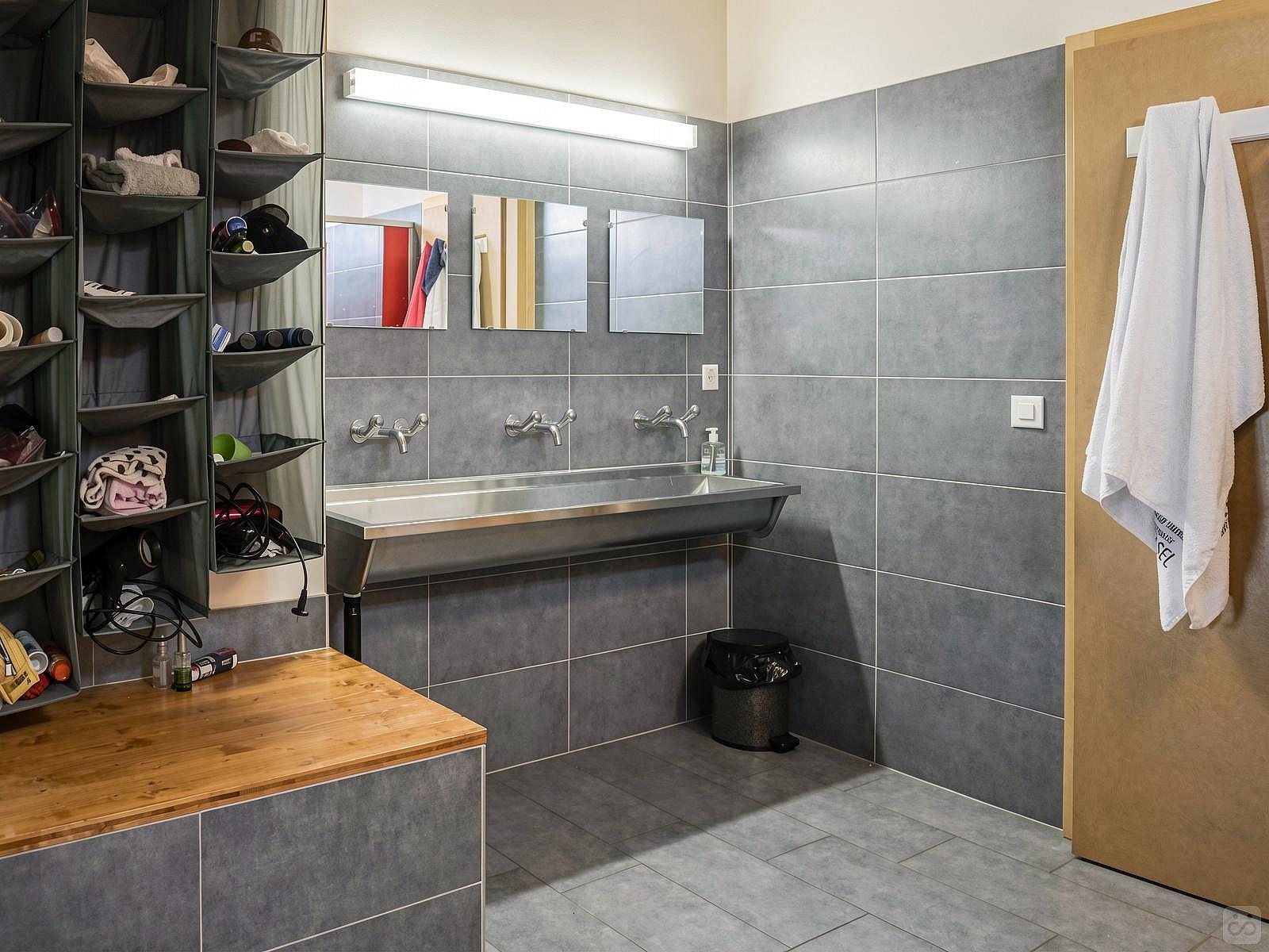 Bed In A 6-Bed Gender Separated Room - Cozy Chalet Overlooking the Alps w/ Garden + Coworking - Gallery - 2