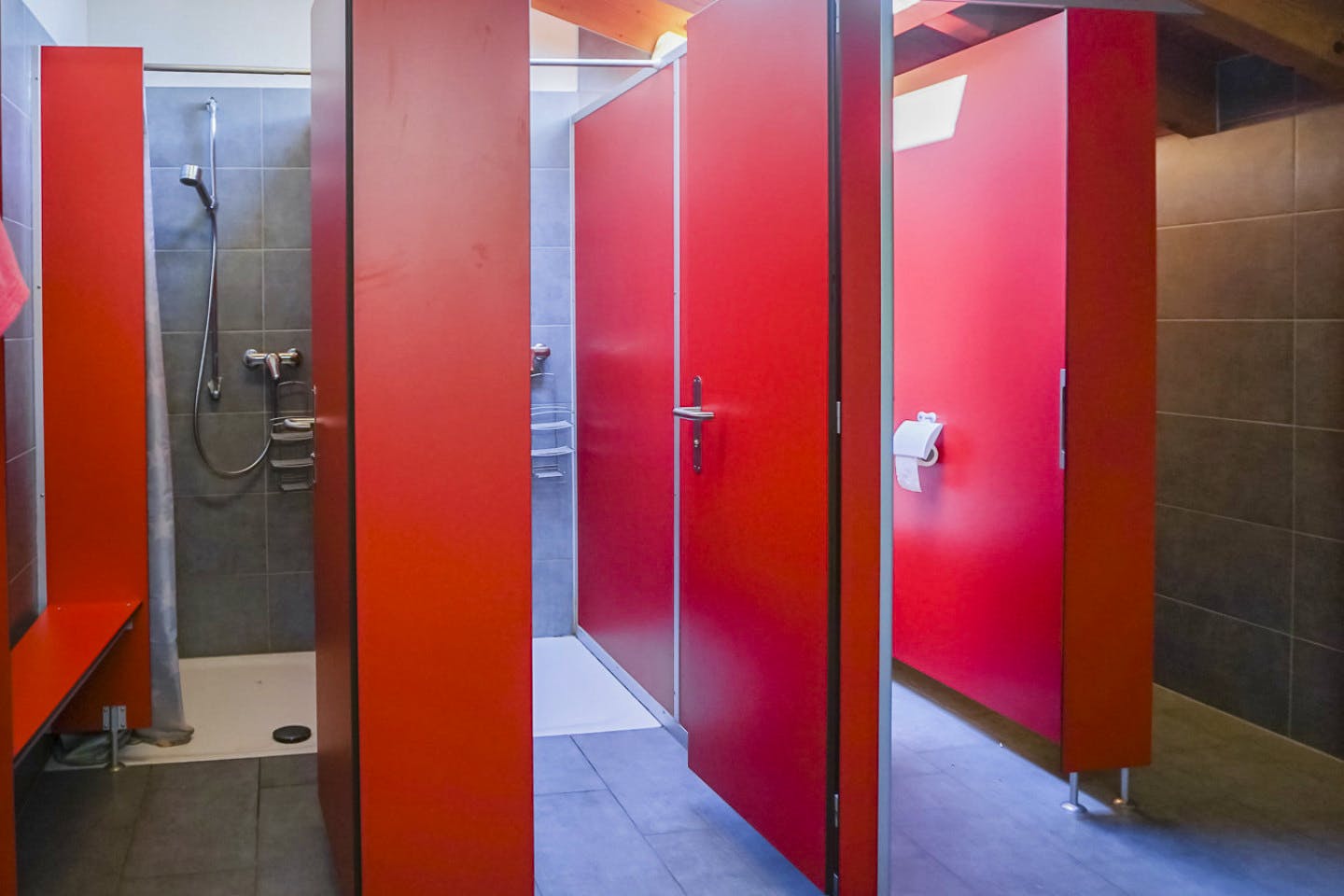  Bed In A 8-Bed Mixed Gender Room  -  Cozy Chalet Overlooking the Alps w/ Garden + Coworking  - Gallery -  28