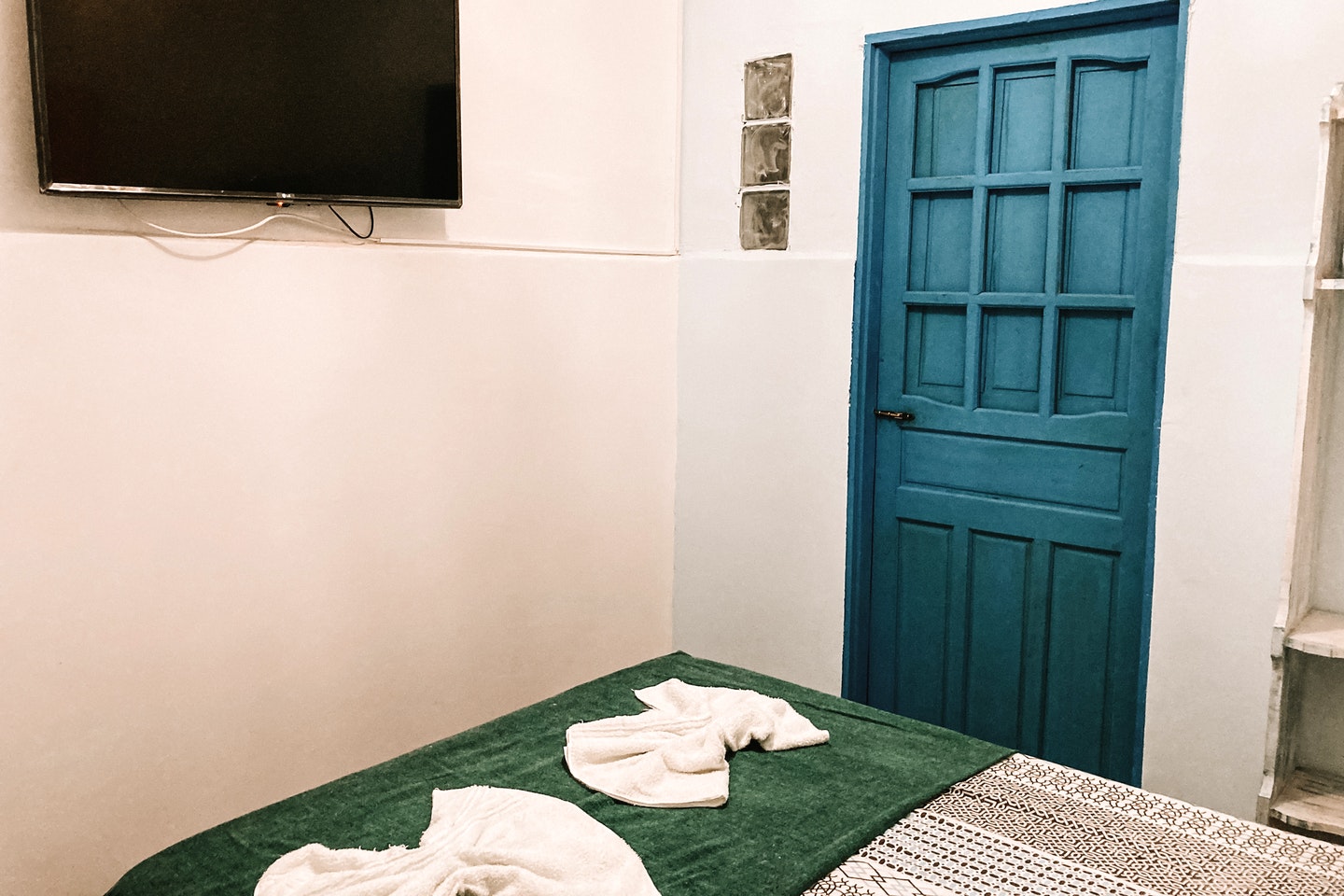  Private Double Room  -  Tropical Style Coliving Complex w/ Coworking + Bar  - Gallery -  3