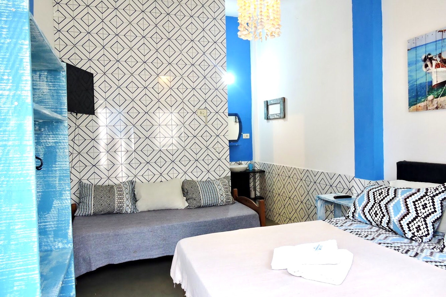  Private Triple Room  -  Tropical Style Coliving Complex w/ Coworking + Bar  - Gallery -  9