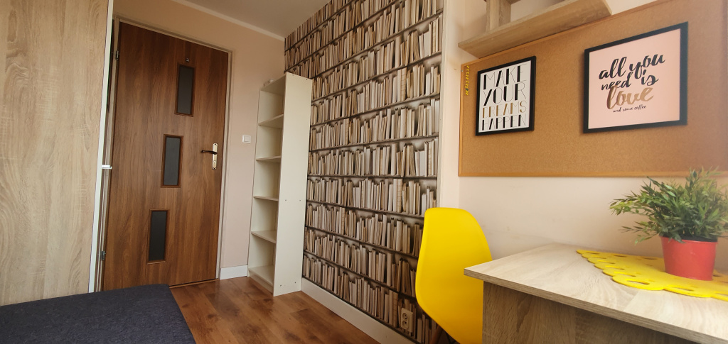 Room 4 At Promienistych 11 Street  - 16