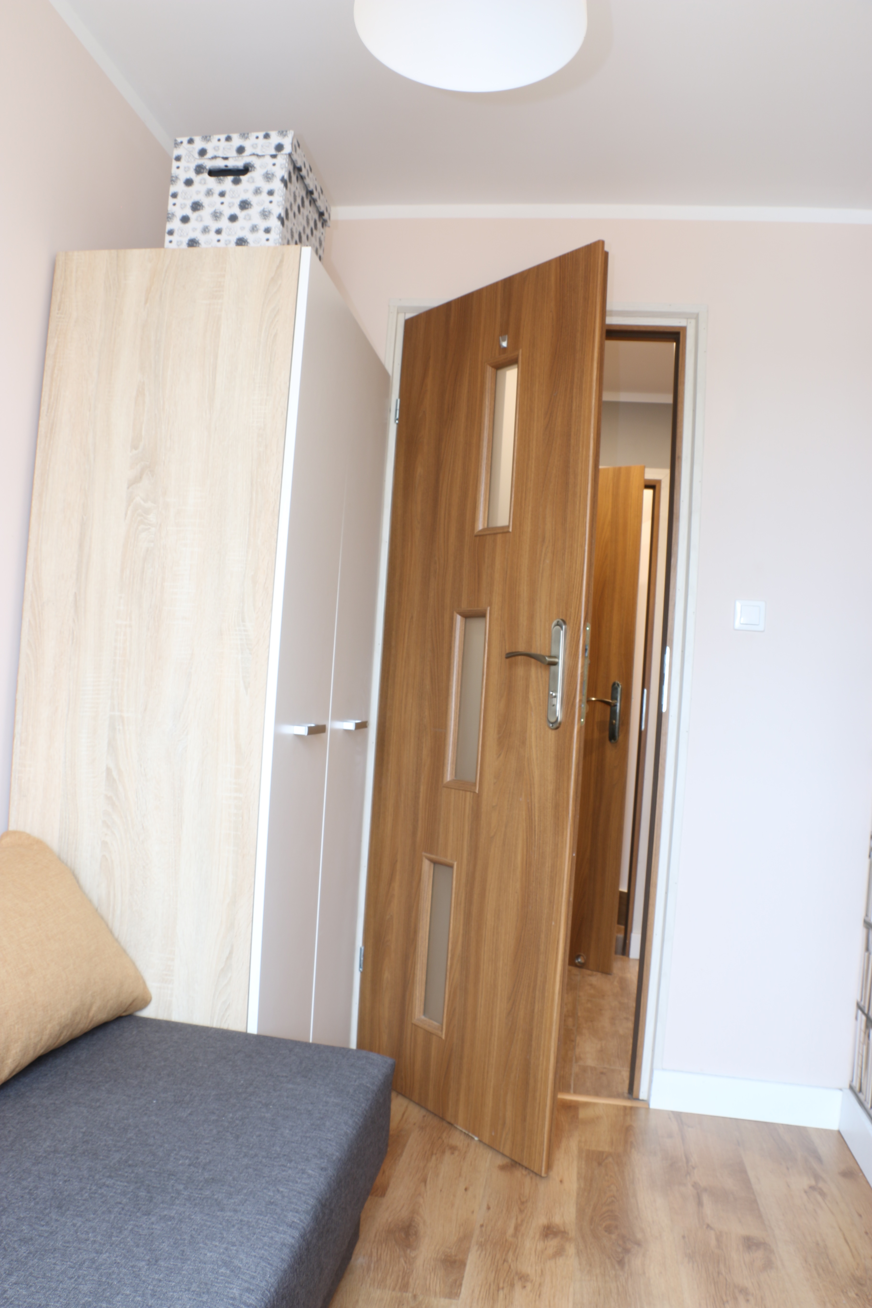 Room 4 At Promienistych 11 Street  - 23