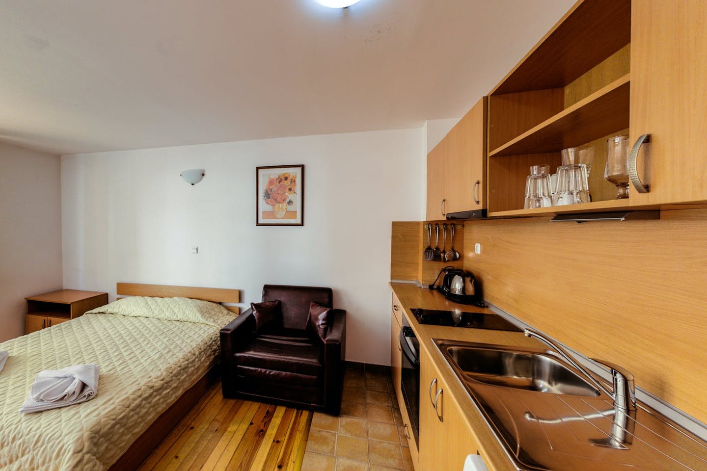 Studio - Unique Apt. Complex w/ Coworking + Game Room Apartment - Gallery - 18