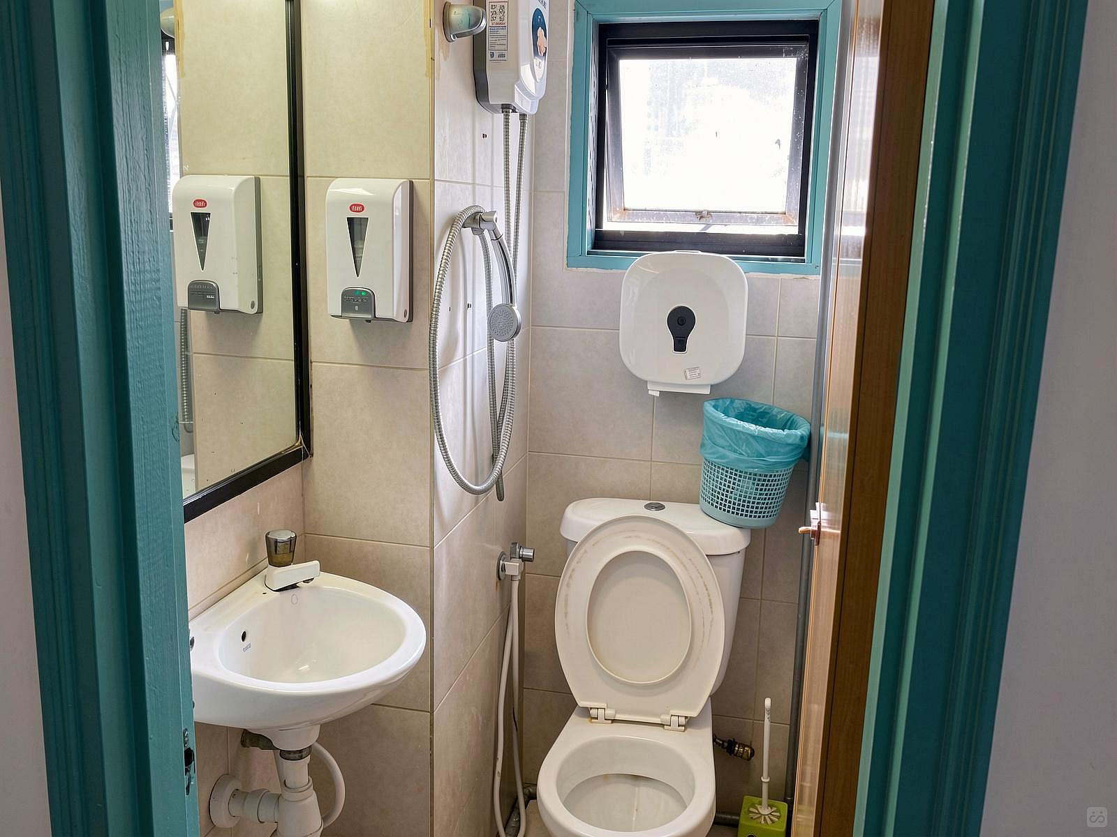 Single Bed In 8 Bed Dorm - 4