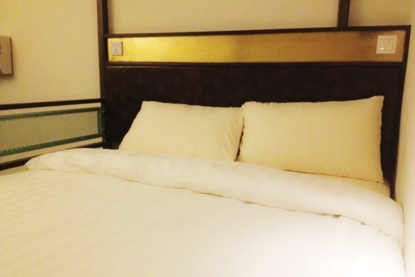 Duplex Suite Room - Cozy Furnished House w/ Workspace - Gallery - 2
