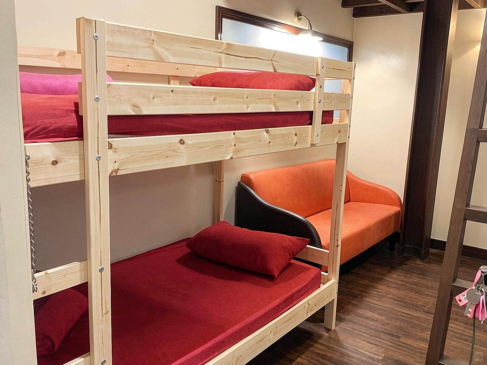 Quadruple Suite Room - Cozy Furnished House w/ Workspace - Gallery - 18