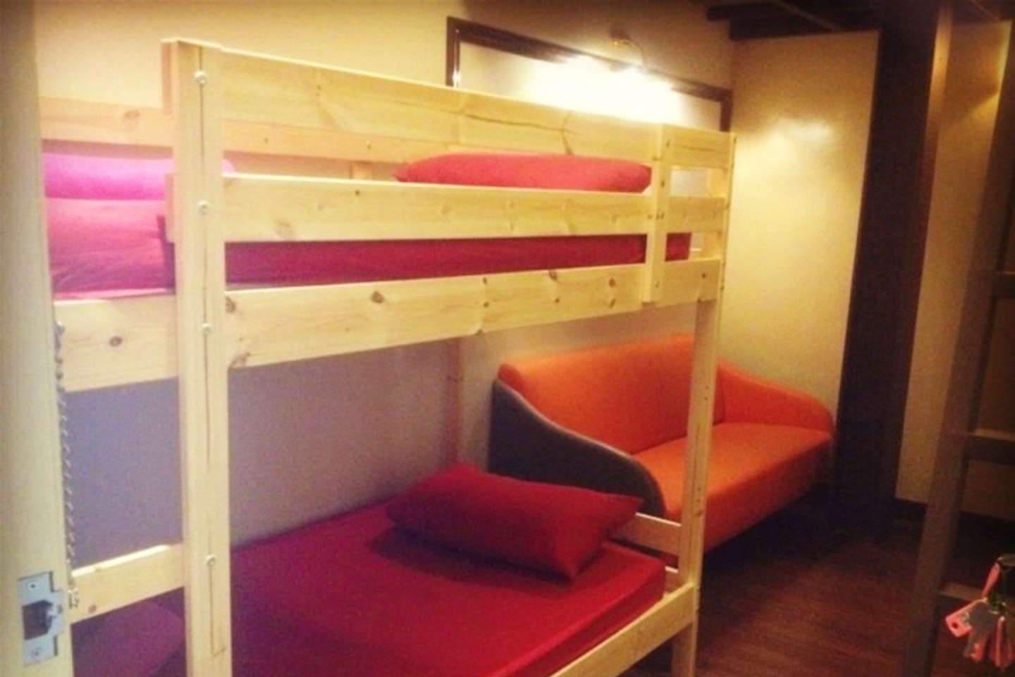 Quadruple Suite Room - Cozy Furnished House w/ Workspace - Gallery - 3