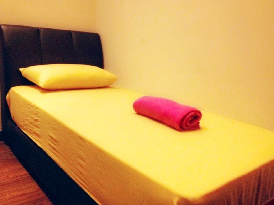 Triple Suite Room - Cozy Furnished House w/ Workspace - Gallery - 11