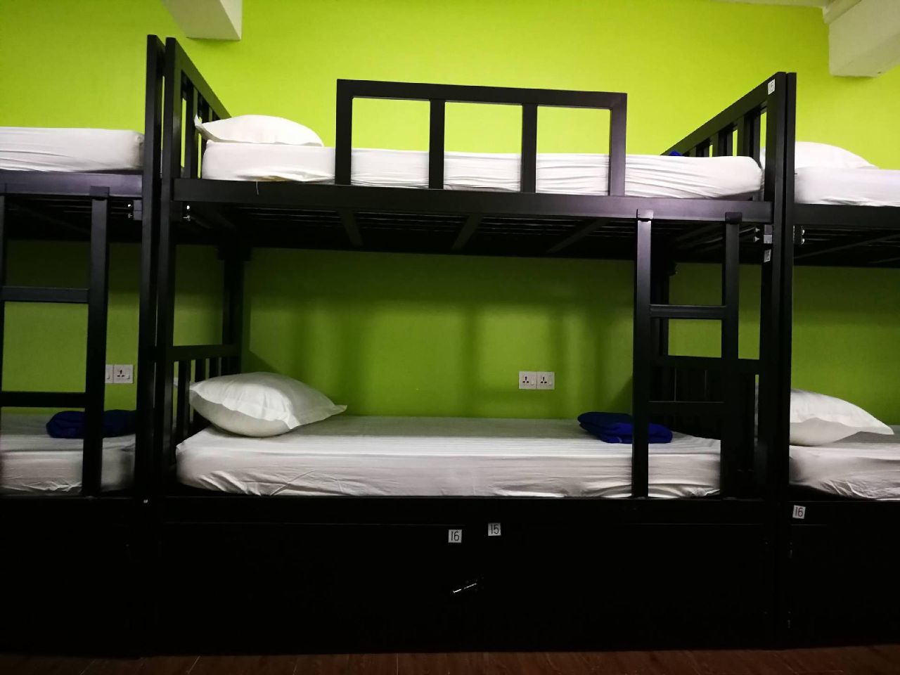 Single Bed In 18 Bed Dorm - Cozy Furnished House w/ Workspace - Gallery - 23