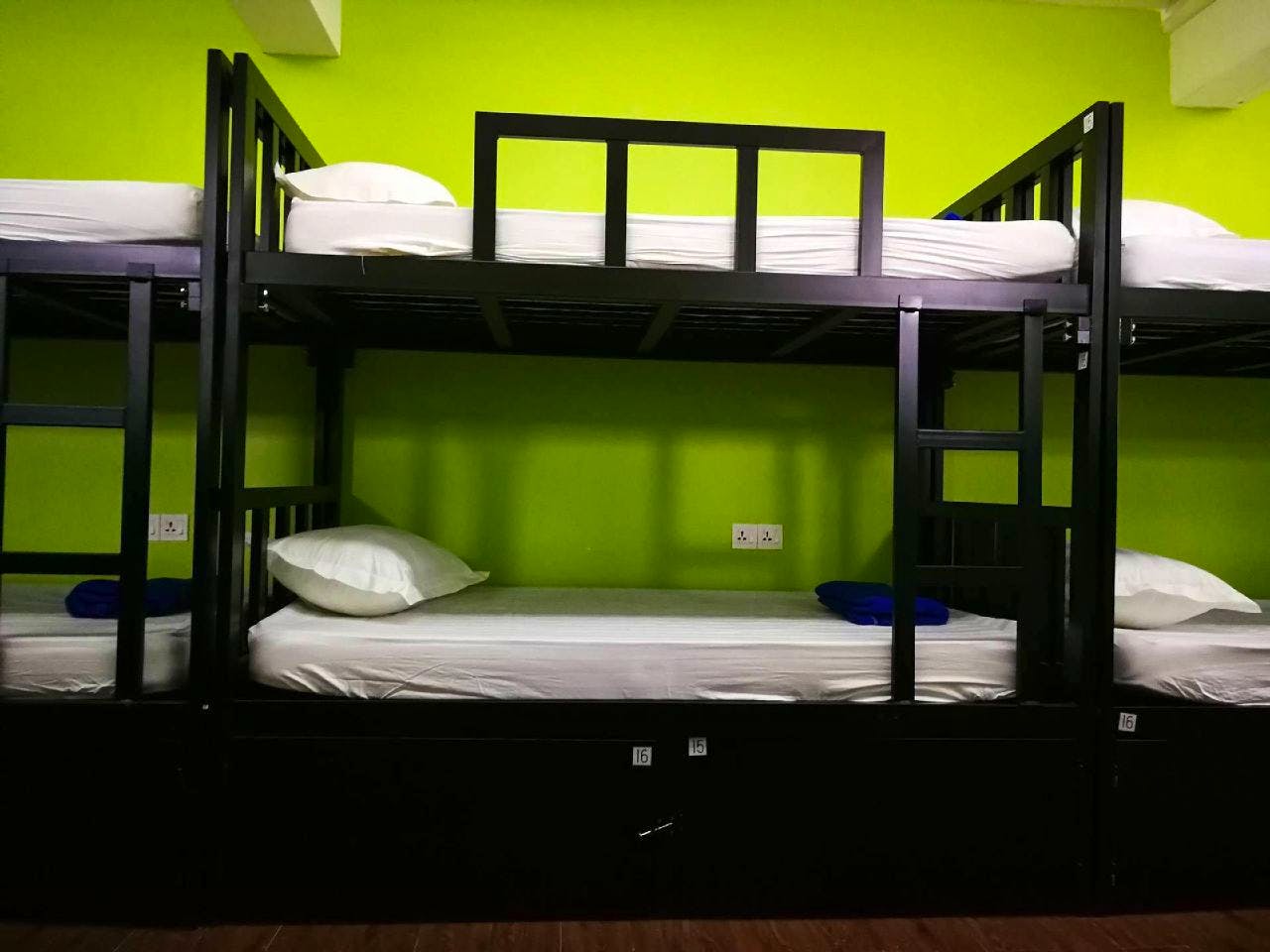 Single Bed In 18 Bed Dorm - Cozy Furnished House w/ Workspace - Gallery - 16