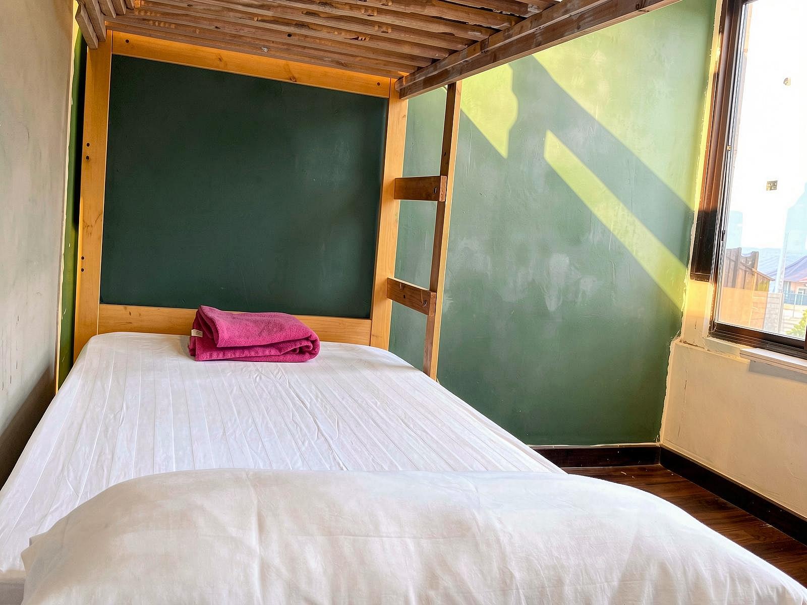  Single Bed In 8 Bed Dorm  -  Cozy Furnished House w/ Workspace  - Gallery -  21