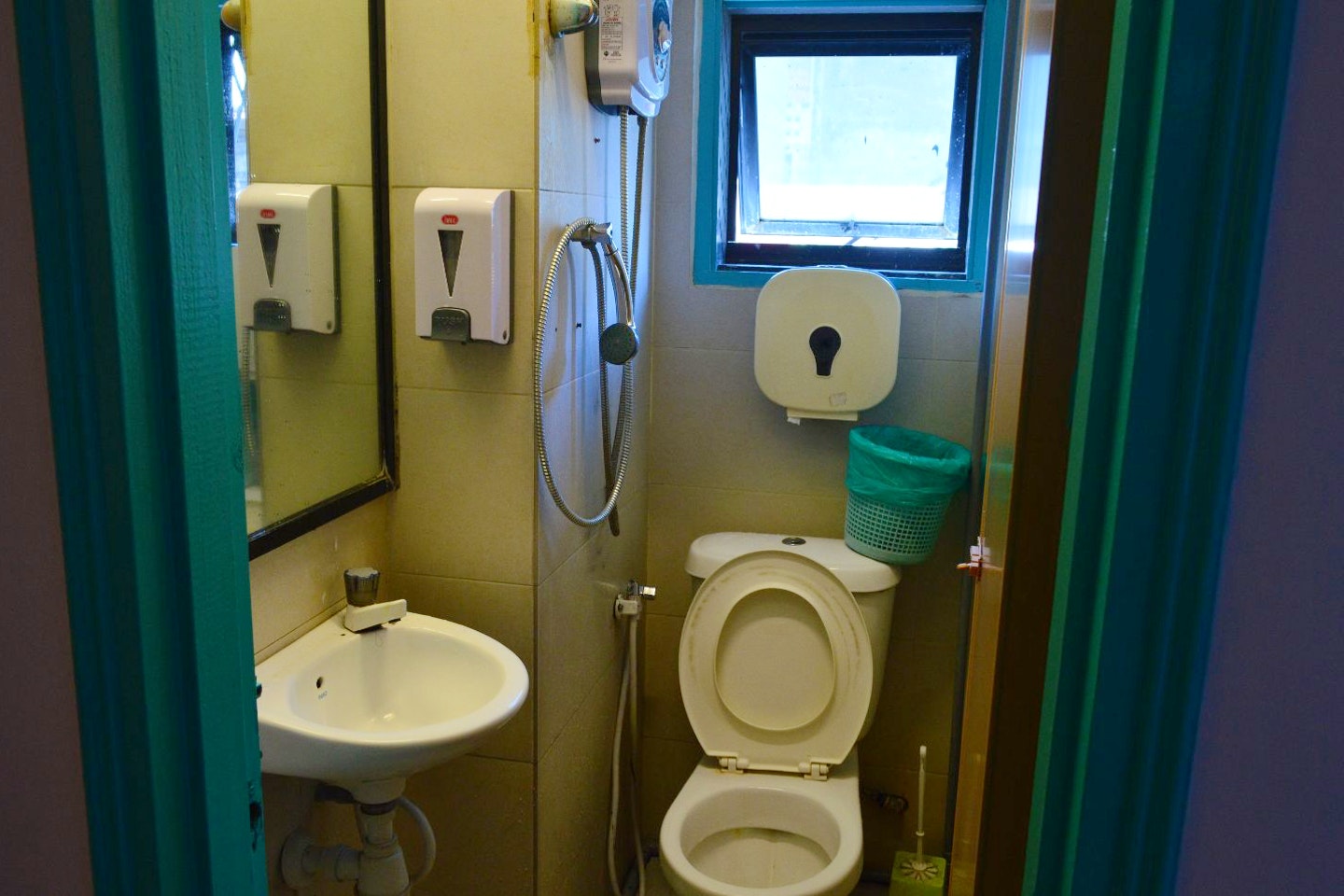  Single Bed In 8 Bed Dorm  -  Cozy Furnished House w/ Workspace  - Gallery -  4