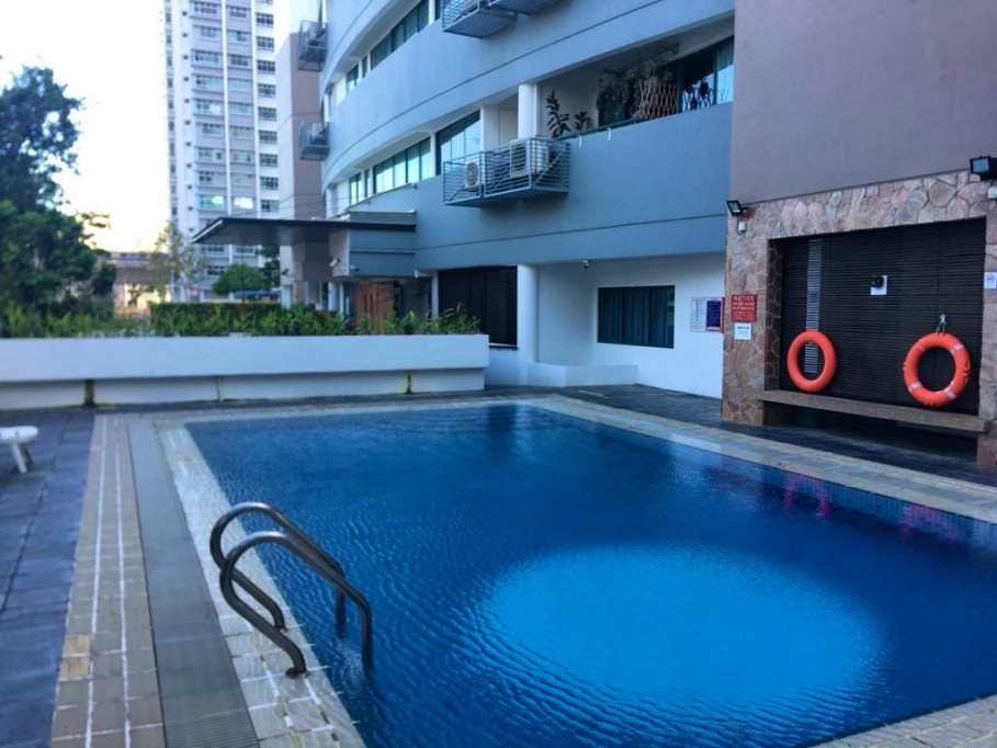 Designed Modern Apt. w/ Gym + Pool