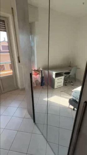 Bedroom with Balcony in Shared Apartment in Milan  - Gallery - 4