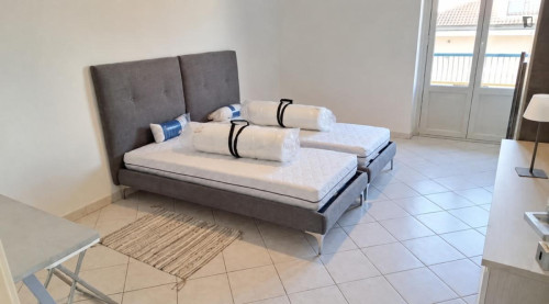 Bedroom with Balcony in Shared Apartment in Milan 