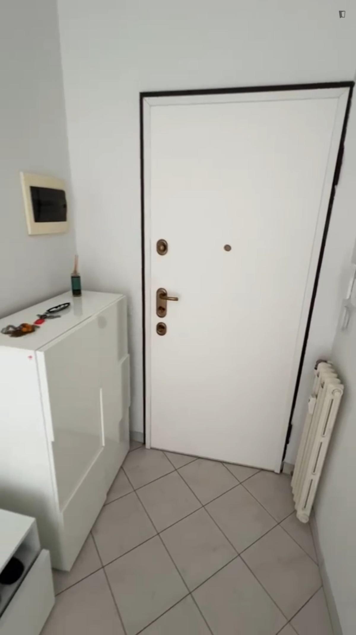 Bedroom With Balcony In Shared Apartment In Milan - 2