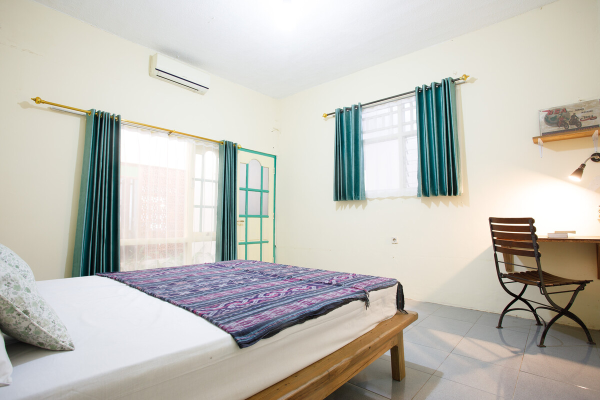 Dunia Bawah Timur(Single Bed) - 1