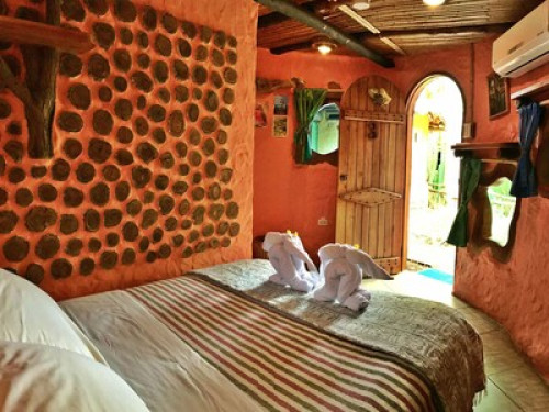 Lonesome George Ecolodge