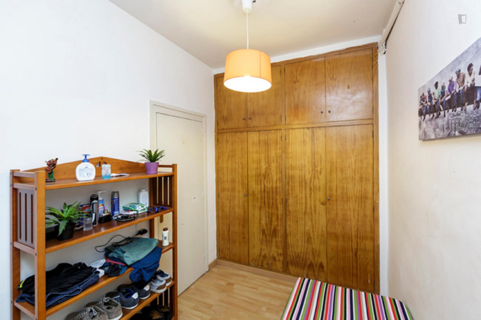  Single Bedroom In A Student Flat, Near Ciutat Universitária  -  Single bedroom in a student flat, near Ciutat Universitária  - Gallery -  1