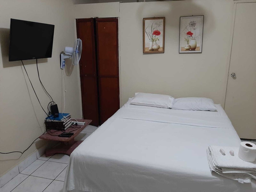 Room With Queen Bed(Full Room) - 1