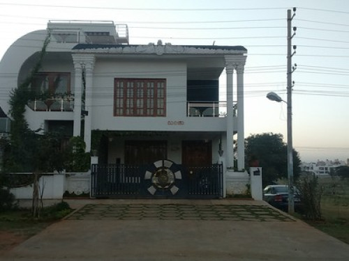 12 ft round window and lavish home! - Gallery - 15