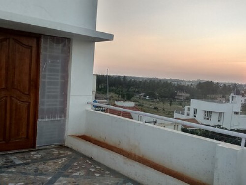 12 ft round window and lavish home! - Gallery - 5