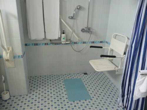Luxury pool villa for disabled - Gallery - 9