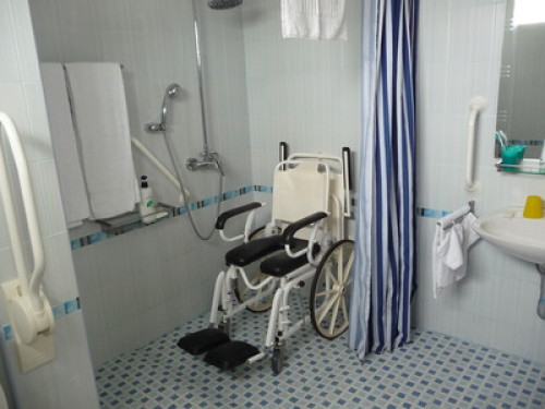 Luxury pool villa for disabled - Gallery - 8