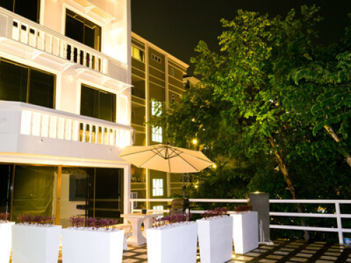 White Elegance & a Touch of Romance - Gallery - 34